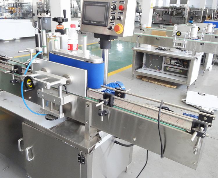 पालतू बोतलों के लिए स्वचालित स्व-चिपकने वाला स्टिक वर्टिकल लेबलिंग मशीन